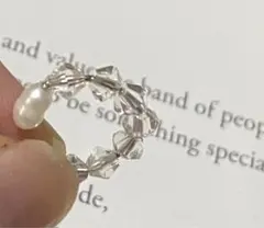 スワロフスキーと淡水パールのイヤーカフ／アレルギー対応／アガット、エテ好きにも