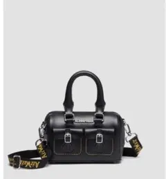 Item thumbnail for item b3844cfe-701b-4835-8ad1-9aee60e3019d