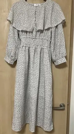 ケープカラーワンピース