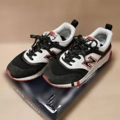 New Balance スニーカー ブラック ホワイト レッドのサムネイル