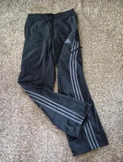 ✨adidas✨ナイロン黒色ズボン