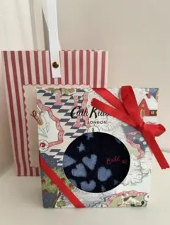 Cath Kidston ハート柄タオルハンカチ　ギフト用　紙袋付き