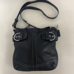 コーチ♡バックル装飾付き♡黒♡レザーショルダーバッグ♡メンズ　レディース
