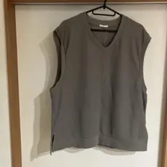 GU グレー Vネック ノースリーブ ベスト
