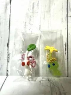 ピクミン ガチャガチャ　めじるしアクセサリー　2個セット　白　ヒカリ