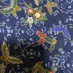 蝶と花模様のネイビー布地はぎれ