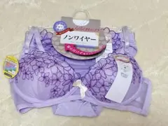 新品未使用☆ノンワイヤー花柄刺繍ブラジャーショーツセット Mサイズ