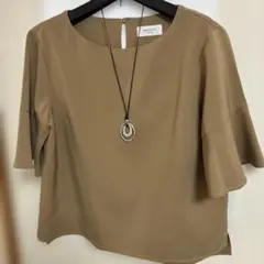美品　OPAQUE.CLIP 半袖トップス ベージュ　袖フレア　サイズ40のサムネイル