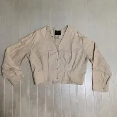 KBF ベージュ ノーカラージャケット Fサイズ　Vネックのサムネイル