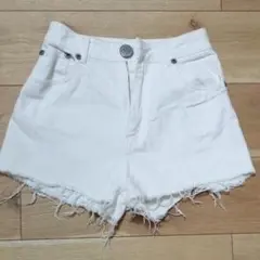 ホワイト フリンジヘム ショートパンツ