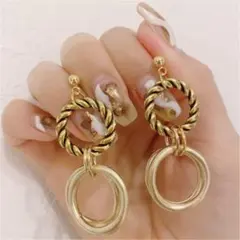 707 2連マットゴールド ツイストフープ ピアス イヤリング お洒落のサムネイル