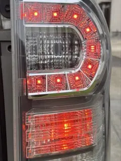 70ヴォクシー煌めき 右テールランプ - メルカリ