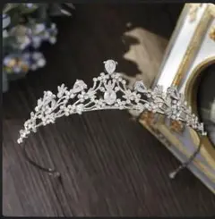 ティアラとネックレス・イヤリングセット
