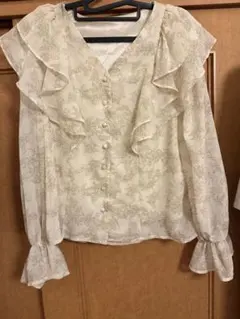 花柄ラッフルブラウ