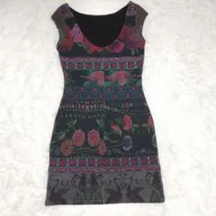 Desigual デシグアル 総柄 花柄 ワンピース S タイト 美シルエットのサムネイル