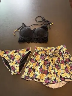 セパレート水着・ビキニ 黒・花柄