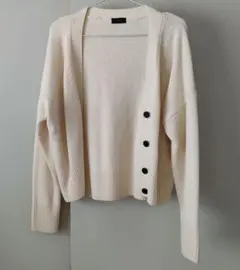 アイボリー ニットカーディガン 長袖 ボタン付き