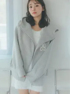 【SNIDEL】ボリュームパーカー