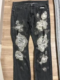 ダメージ加工 ブラックデニムパンツ トライバル柄 - メルカリ