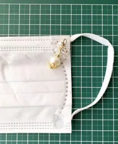 【ハンドメイド】開運水晶とコットンパールのマスクチャーム