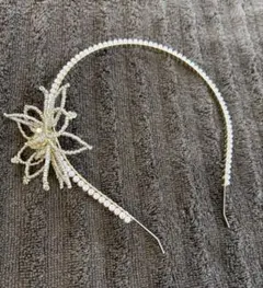 エレガントな花モチーフのヘアバンド ピンク&ゴールド