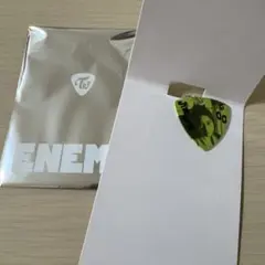 ピックキーホルダー、特典カード、マスコットチャーム