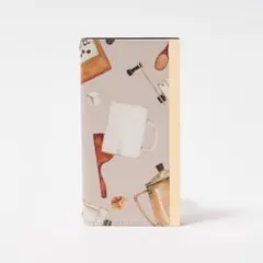 iPhone15用ゴールドプレートカフェデザイン手帳型ケース