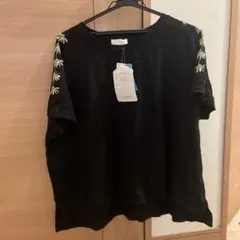 肩部印花黑色T恤 ♡ L至3L皆適用。