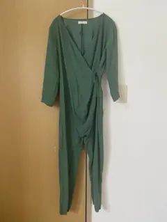 美品ZARAカーキグリーンのザラ女の子用ジャンプスーツレディースオールインワン—