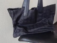 CHANEL シャネル ニュートラベルラインMMトートバック ココマーク 黒のサムネイル