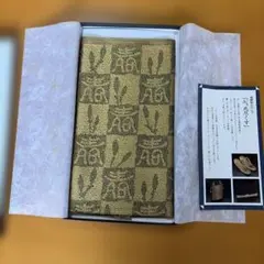 金色と黒のチェック柄生地