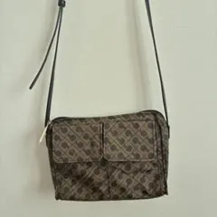 軽くて使いやすい　ゲラルディーニ(イタリアのブランド)のショルダーバック