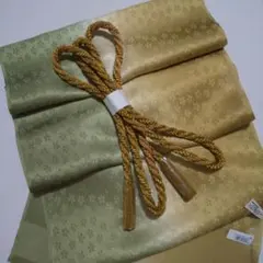 和装小物 落ちついた淡い抹茶とゴールドに地模様柄入り帯揚げ帯締めセット