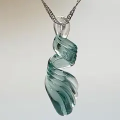 リーフ ガラス ネックレス 緑