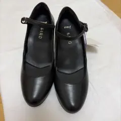 新品⭐︎asics GIRO パンプス ストラップ付 22cmのサムネイル
