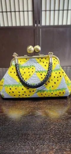 イエローフルーツ柄がま口大玉コンパクトバッグ