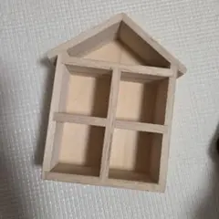 3COINS　壁掛け棚　おうち型