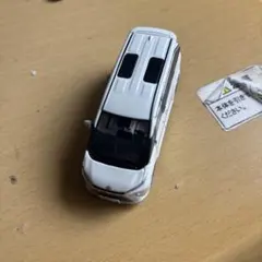 1/64Lexus LM ホワイト ミニカー 本体のサムネイル