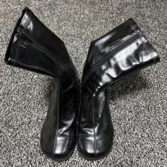 (BOOTS)