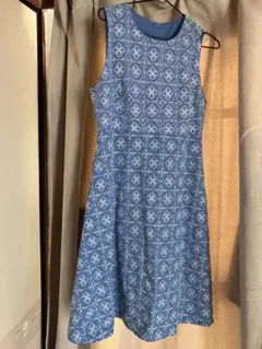 花柄刺繍 ノースリーブ ひざ丈ワンピース