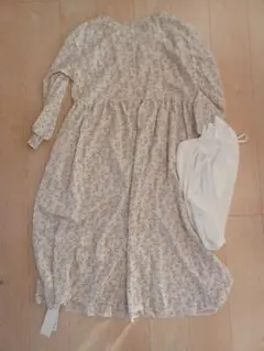 未着用タグ付き☆レディース　ワンピース　ホワイト　花柄　サイズL　ペチコート付き