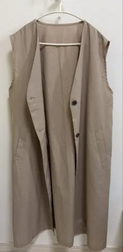 ベージュ ノースリーブ ロングベスト