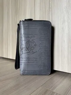 希少カラー 極美品34.2万 Berluti タリ Tali マキシウォレット - メルカリ