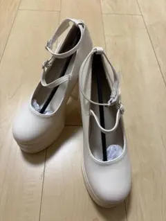 ホワイト アンクルストラップ 太ヒールパンプス