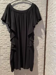ブラック フリル付きオフショルダー ワンピース
