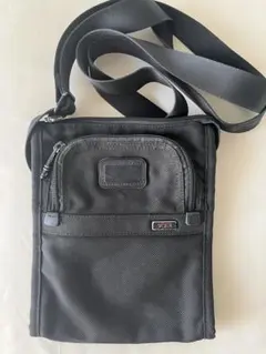 美品✨TUMI 22105DH サコッシュ ショルダーバッグ ボディバッグ - メルカリ