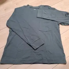 UNIQLO カーキ ポケット付き 長袖カットソー 140