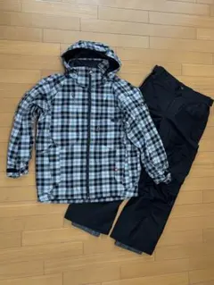 ellesse ジャケット　CSBパンツ　スキースノーボードウェア 上下セットのサムネイル
