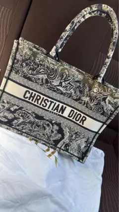 Item thumbnail for item f4933773-b83c-476a-9c57-d2eac99def1d