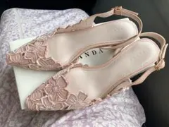 桜レースバックストラップパンプス